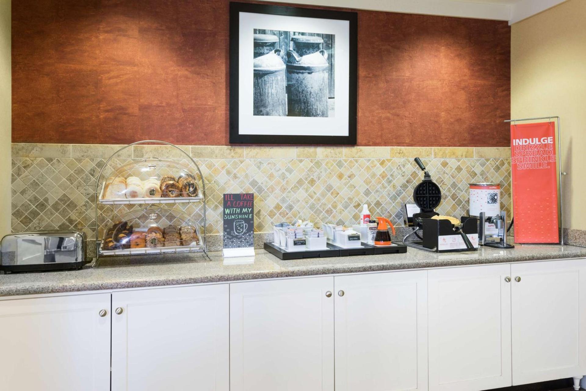 Hampton Inn Moss Point photo 9