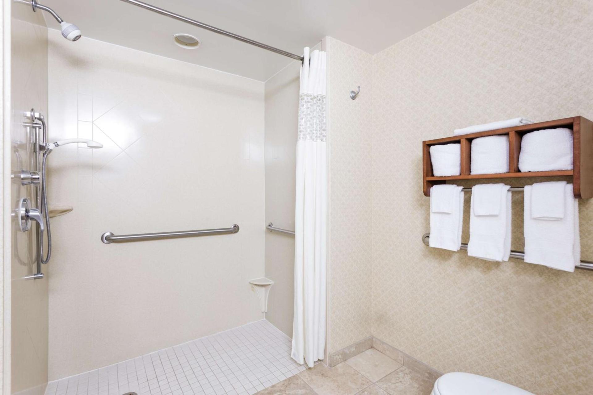 Hampton Inn Moss Point photo 14