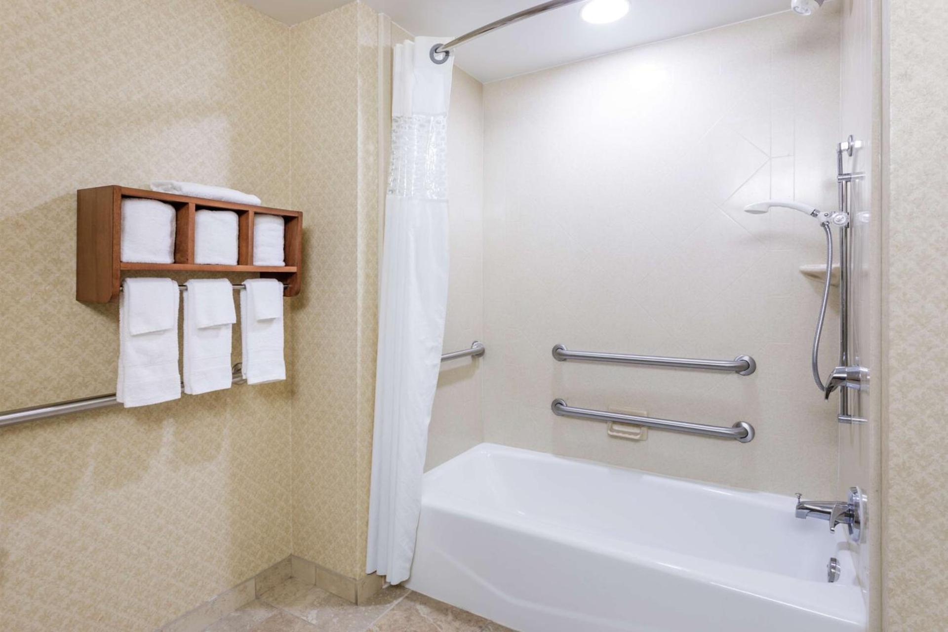 Hampton Inn Moss Point photo 15