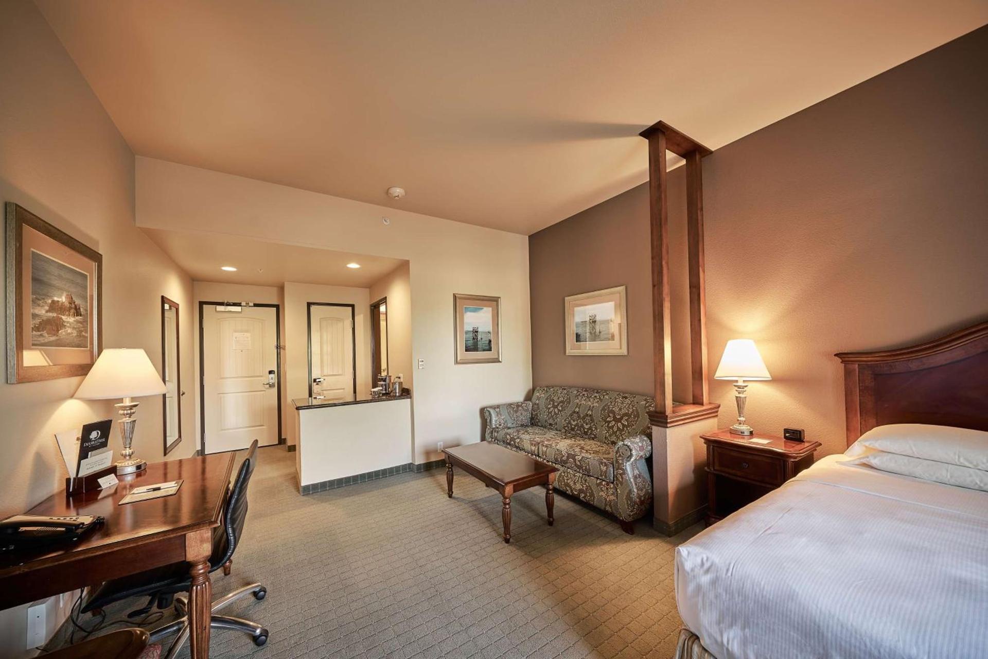 DoubleTree by Hilton Phoenix-Gilbert photo 20