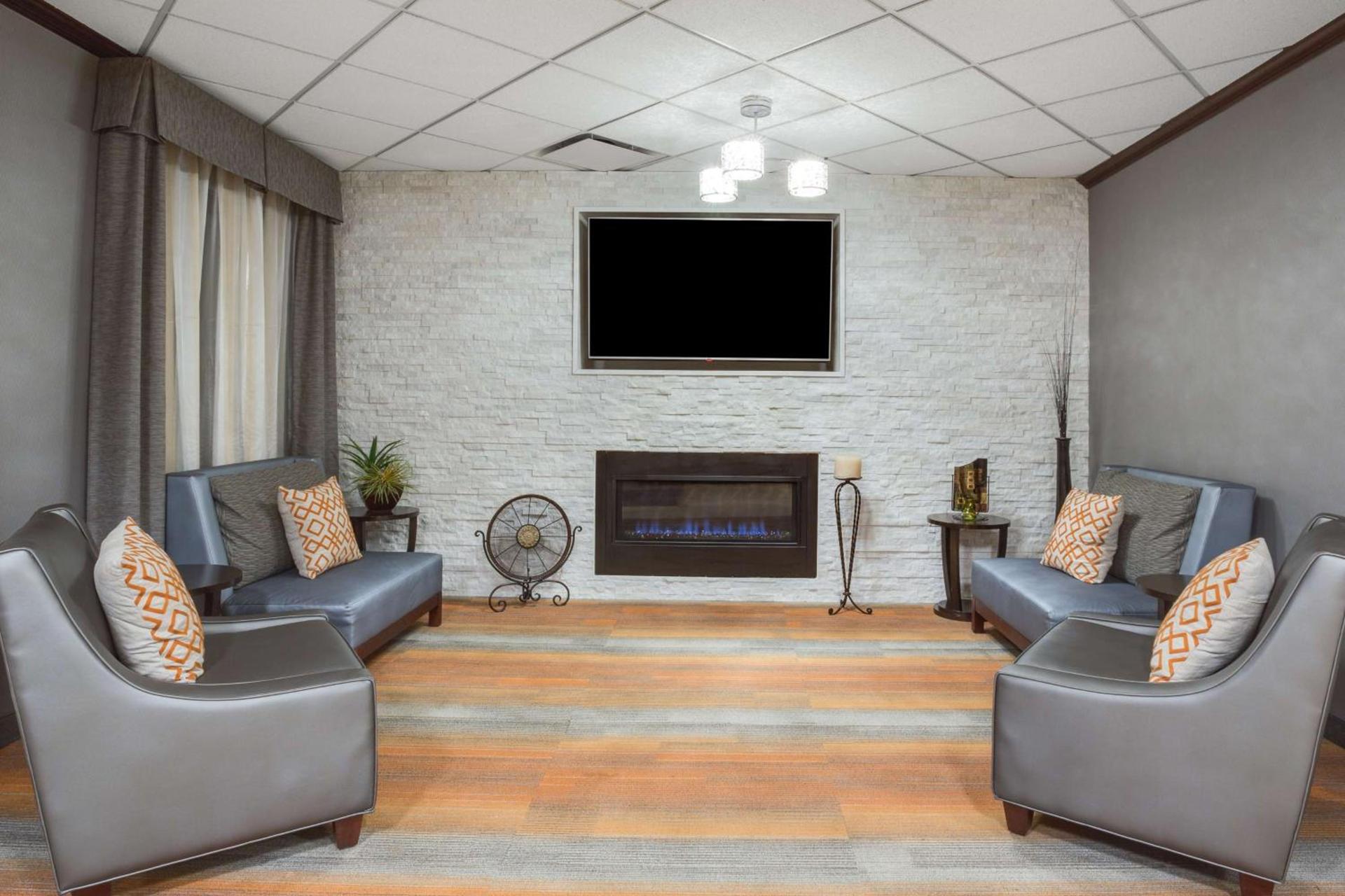 Hampton Inn Pittsburgh/West Mifflin photo 10