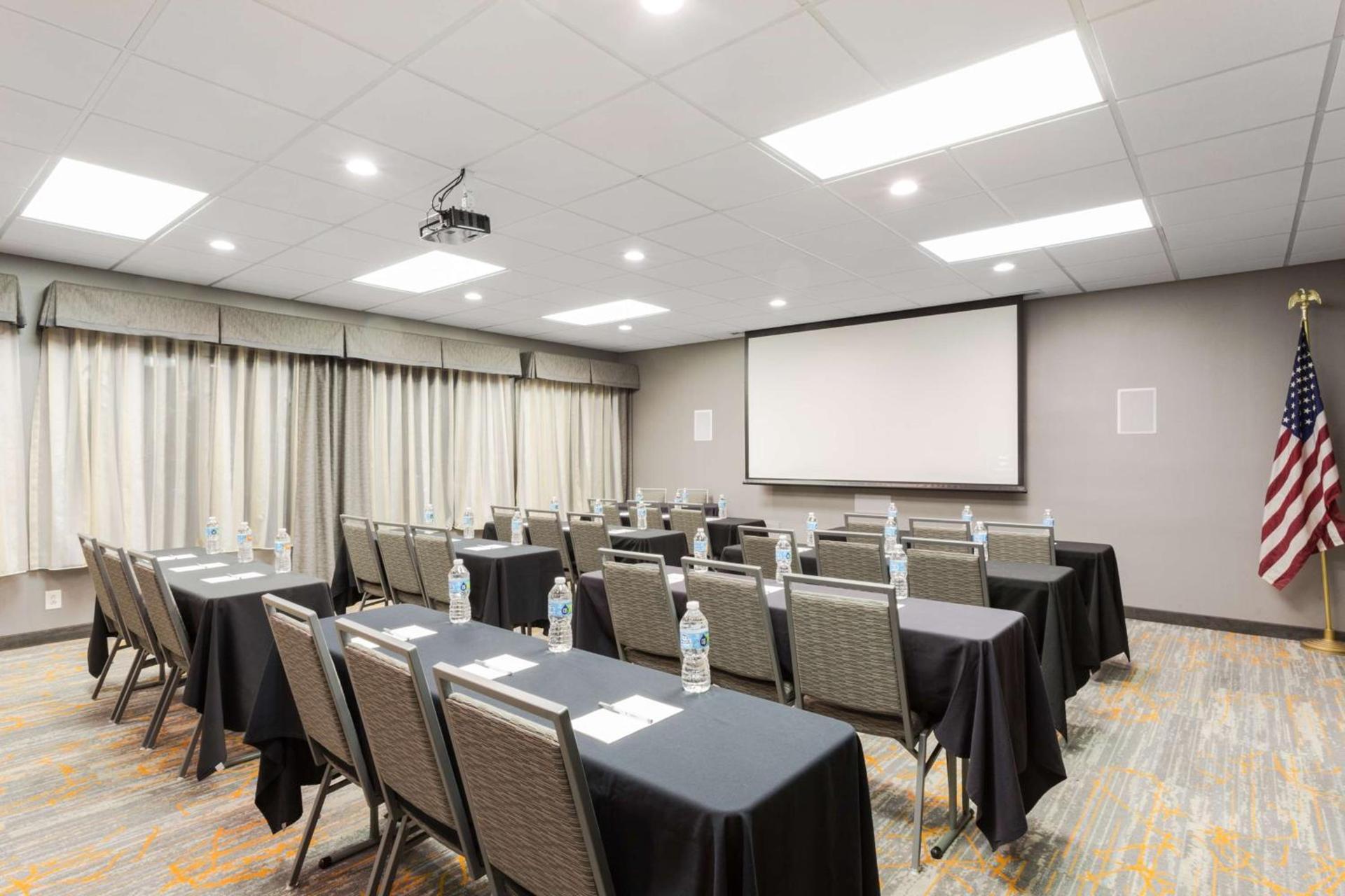 Hampton Inn Pittsburgh/West Mifflin photo 42