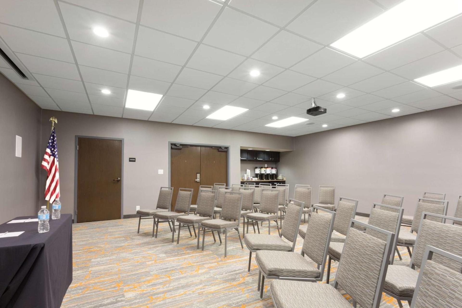 Hampton Inn Pittsburgh/West Mifflin photo 43