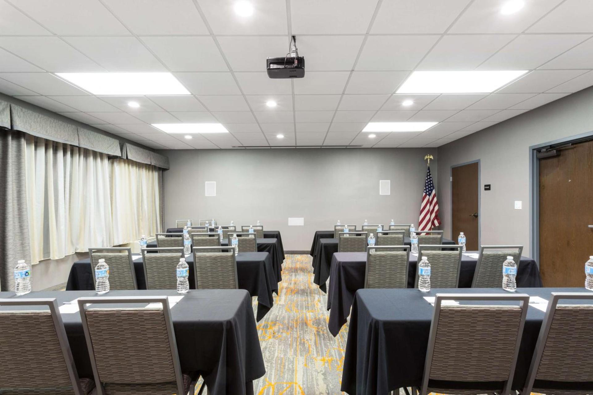 Hampton Inn Pittsburgh/West Mifflin photo 44