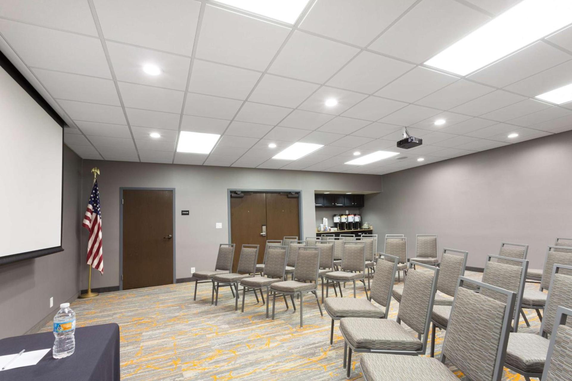 Hampton Inn Pittsburgh/West Mifflin photo 45