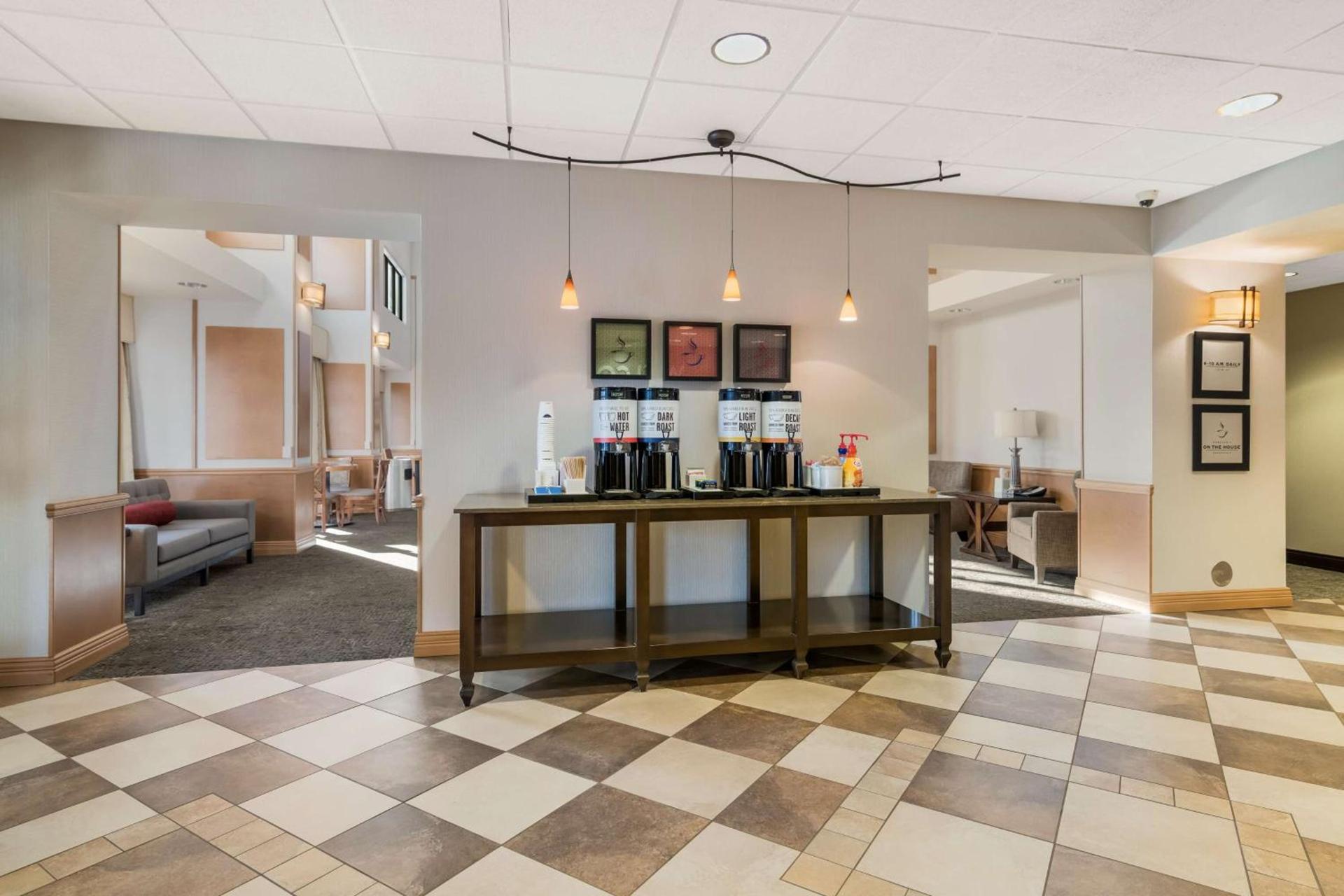 Hampton Inn & Suites Plattsburgh photo 9