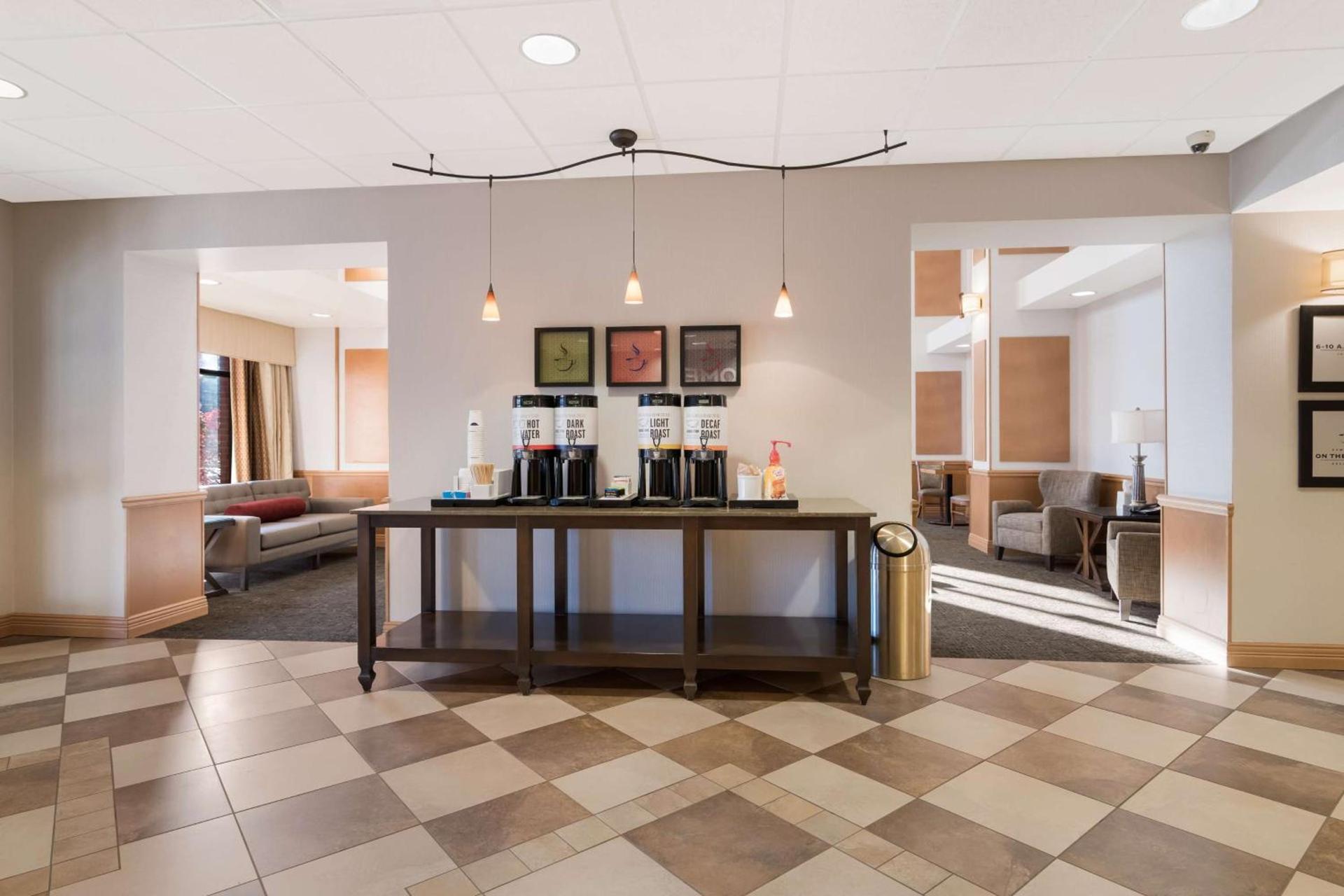 Hampton Inn & Suites Plattsburgh photo 12