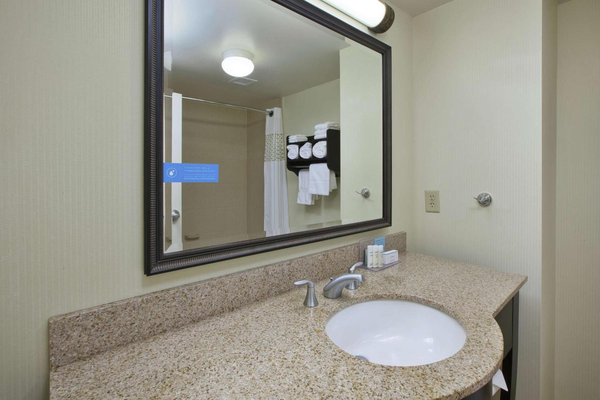Hampton Inn & Suites Plattsburgh photo 39