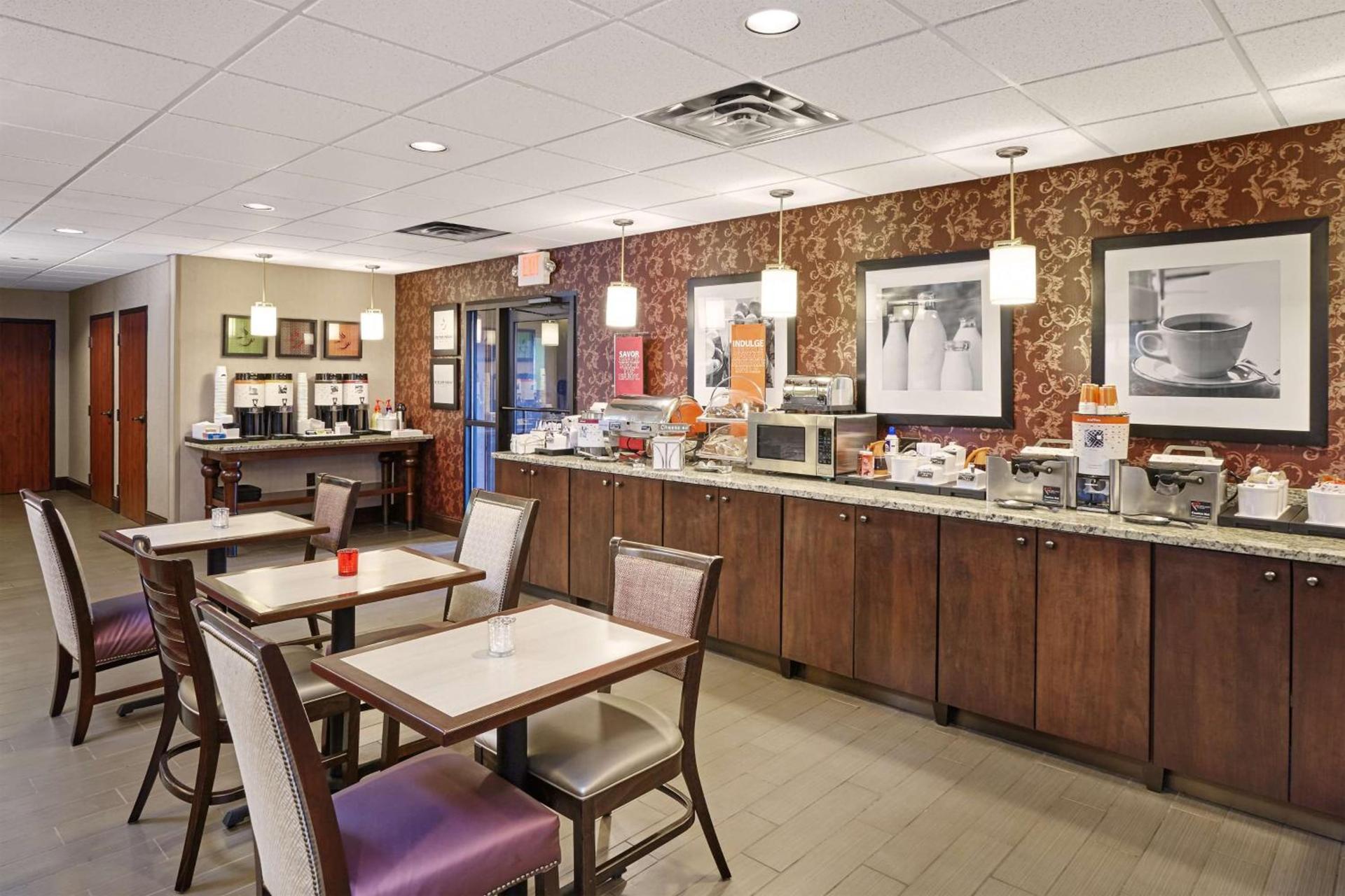 Hampton Inn East Peoria photo 3
