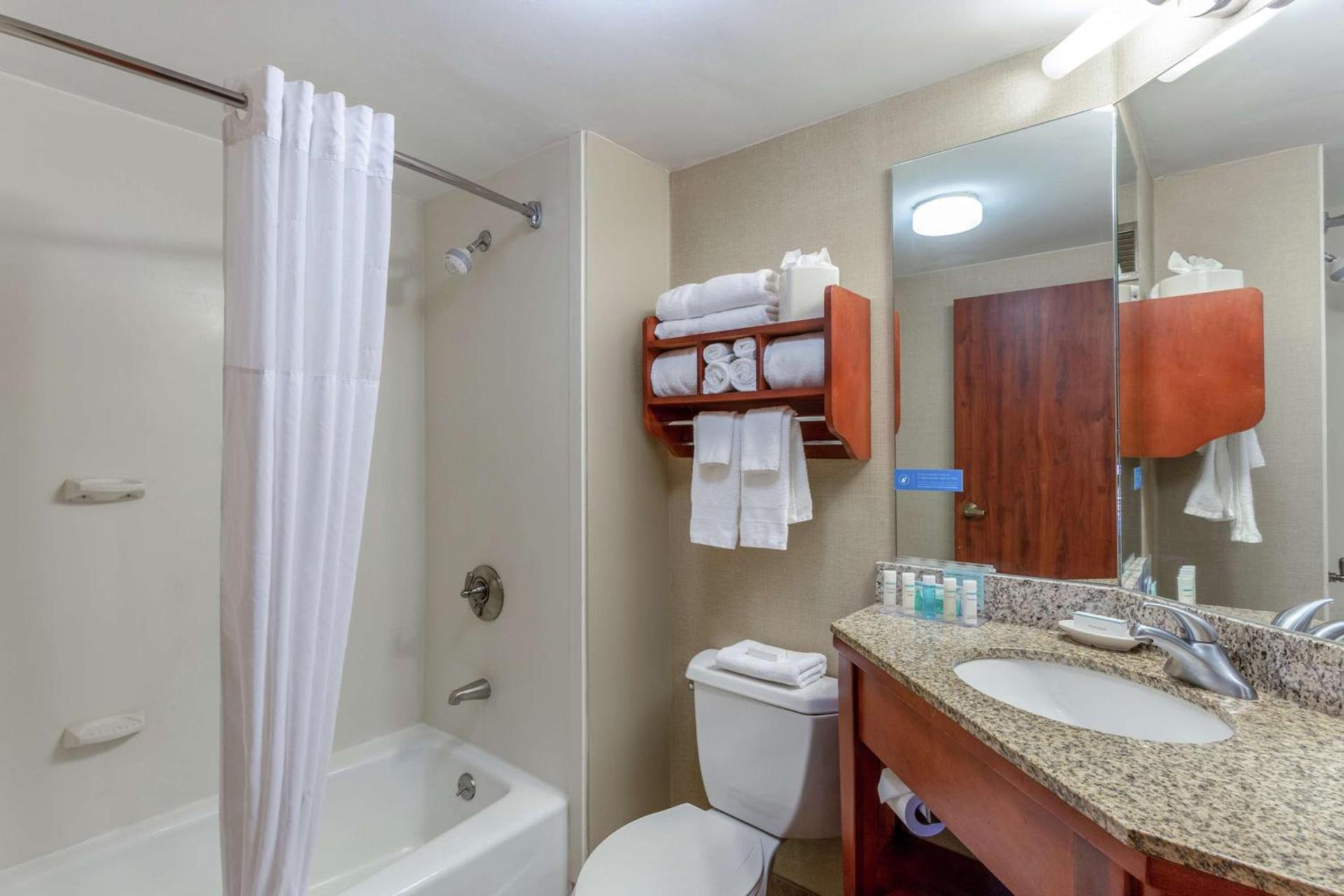 Hampton Inn East Peoria photo 11