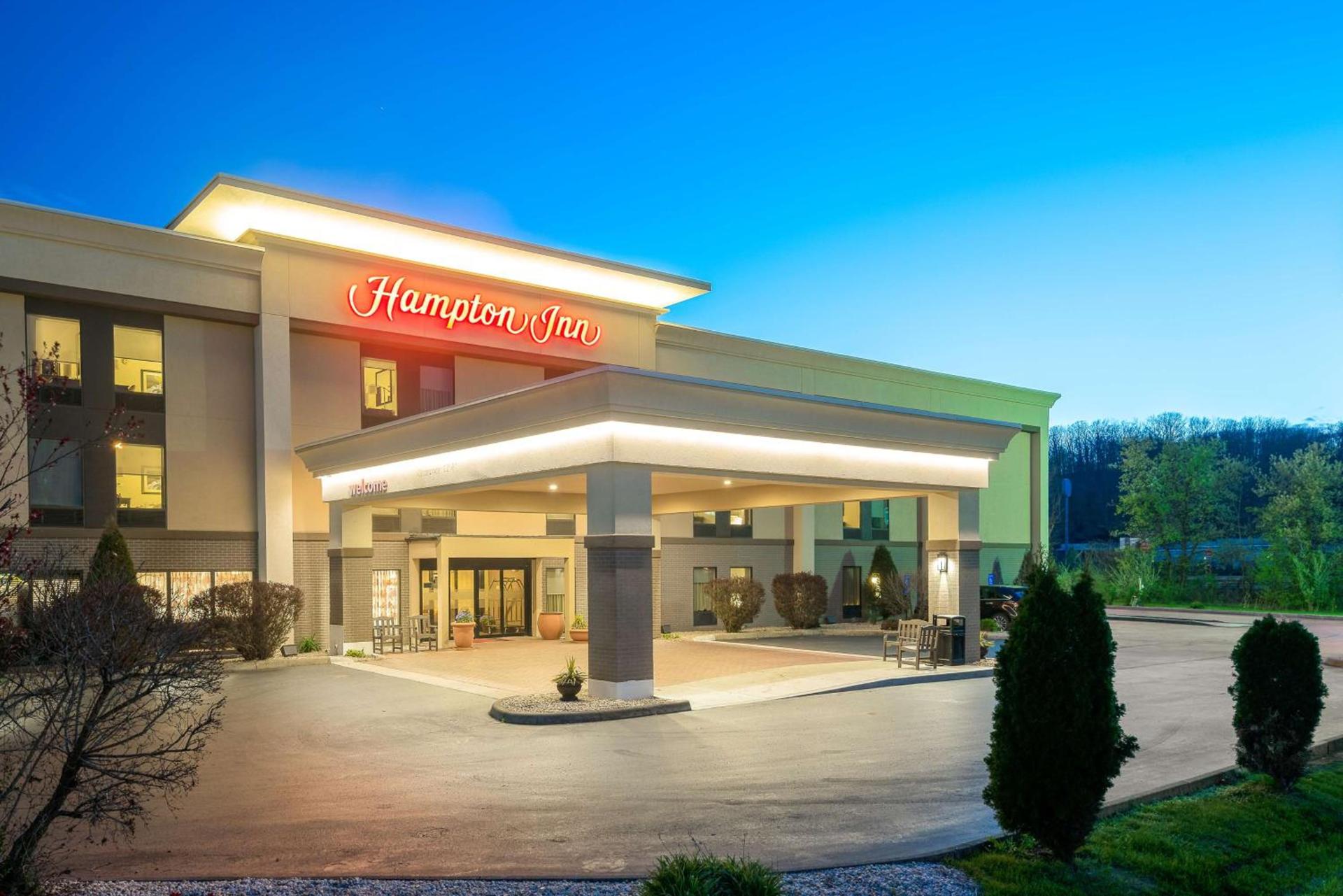 Hampton Inn Parkersburg/Mineral Wells photo 4
