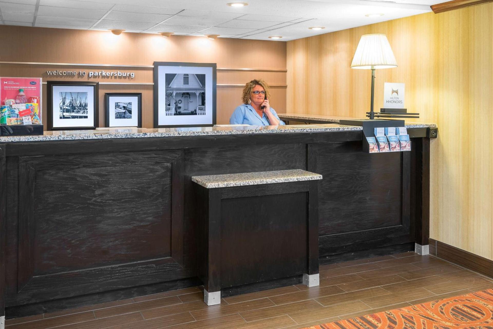Hampton Inn Parkersburg/Mineral Wells photo 8
