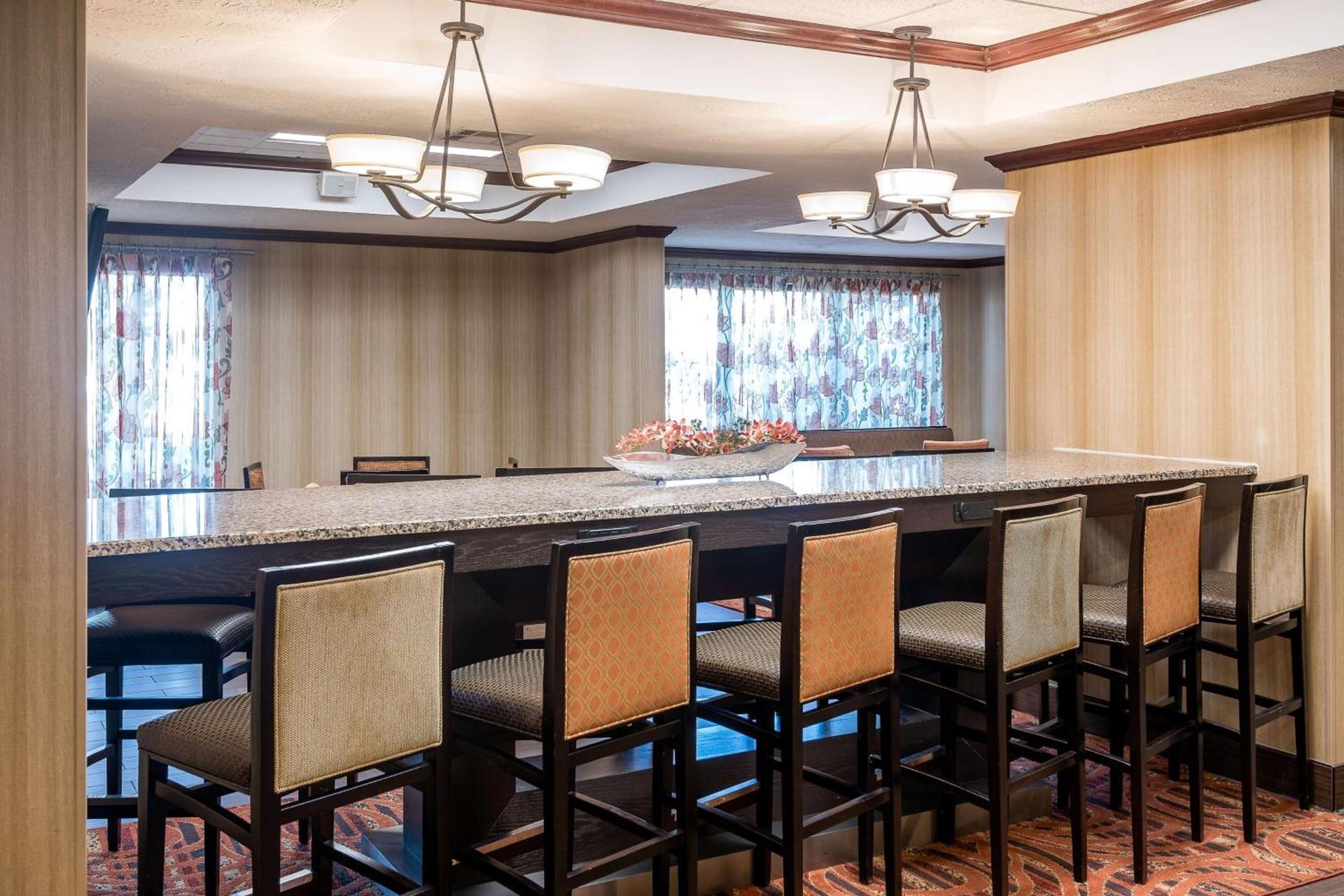 Hampton Inn Parkersburg/Mineral Wells photo 9