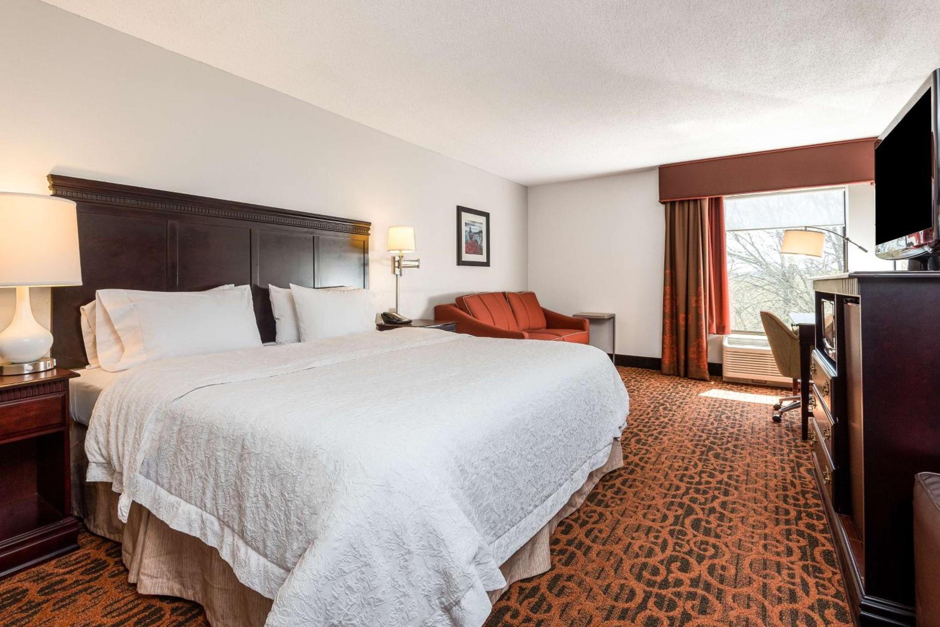 Hampton Inn Parkersburg/Mineral Wells photo 20