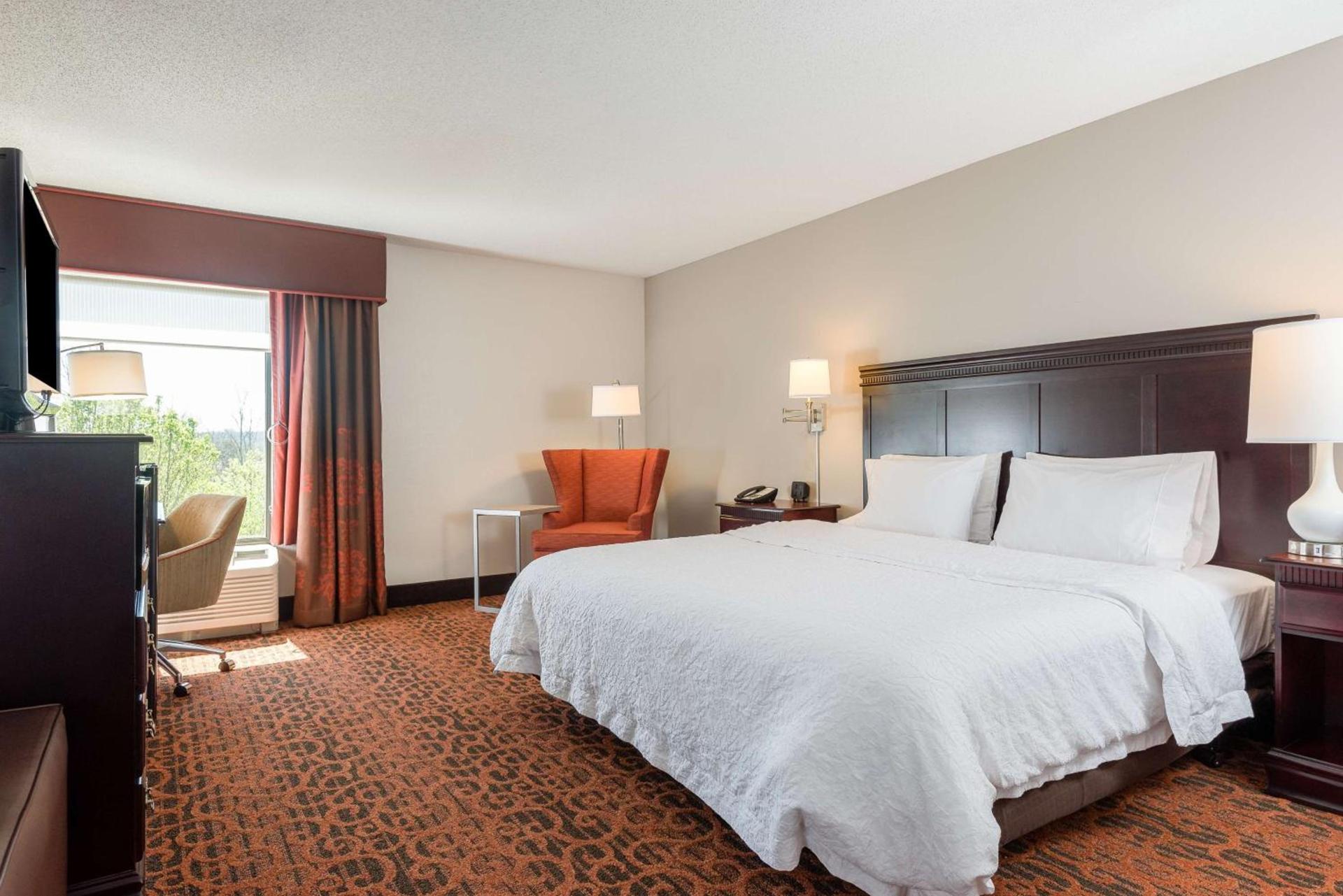 Hampton Inn Parkersburg/Mineral Wells photo 28