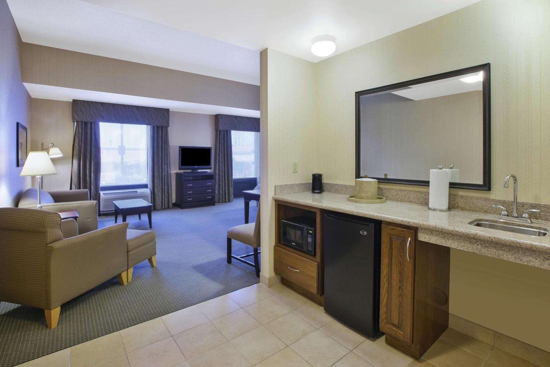 Hampton Inn & Suites Plattsburgh photo 77