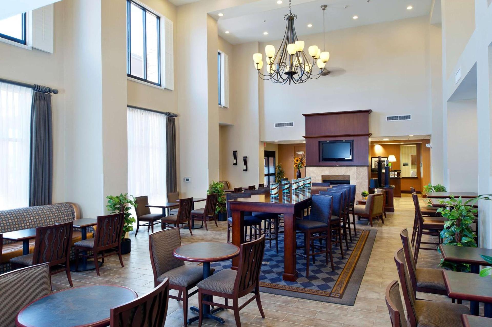 Hampton Inn & Suites Prescott Valley photo 12