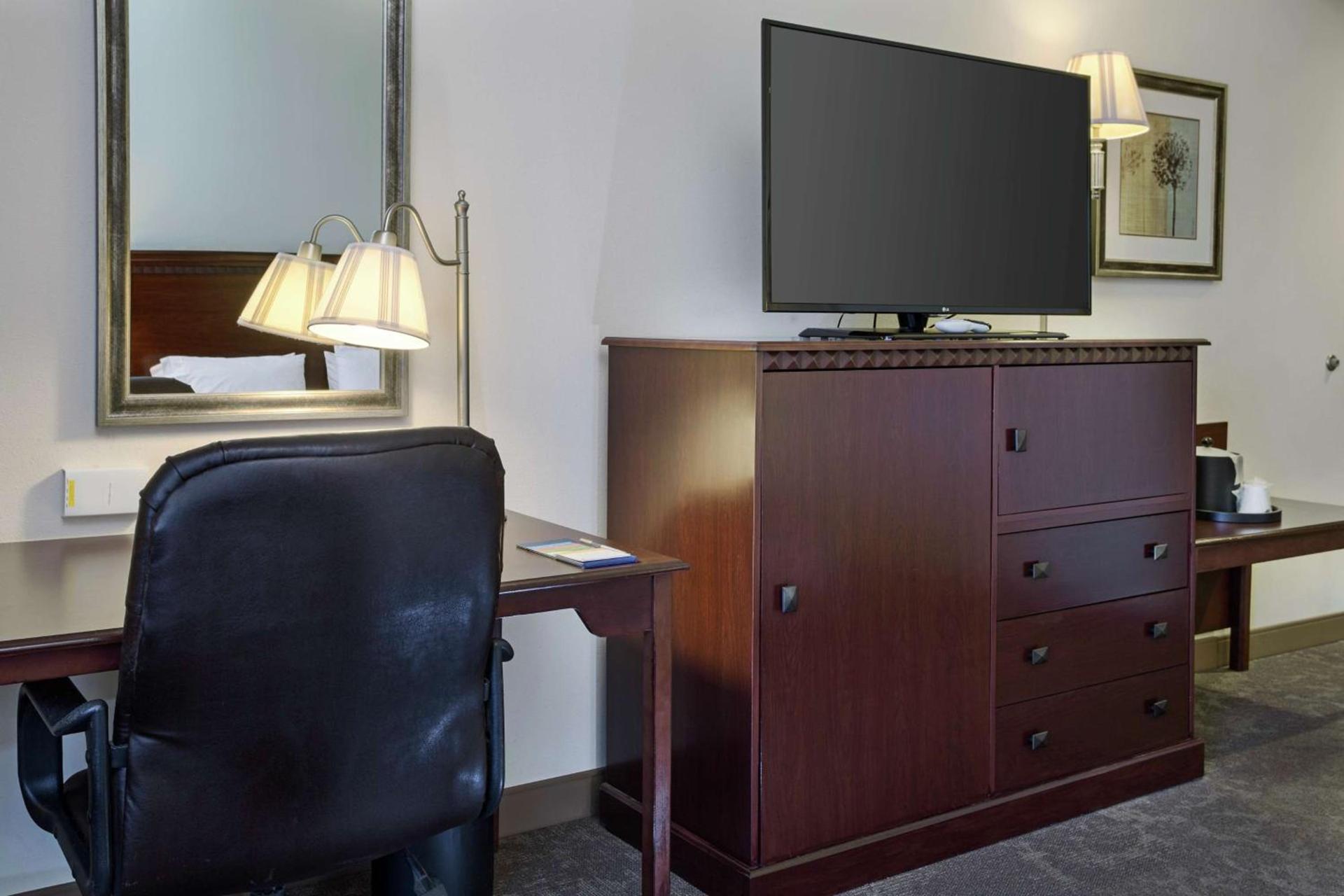 Hampton Inn & Suites Prescott Valley photo 35