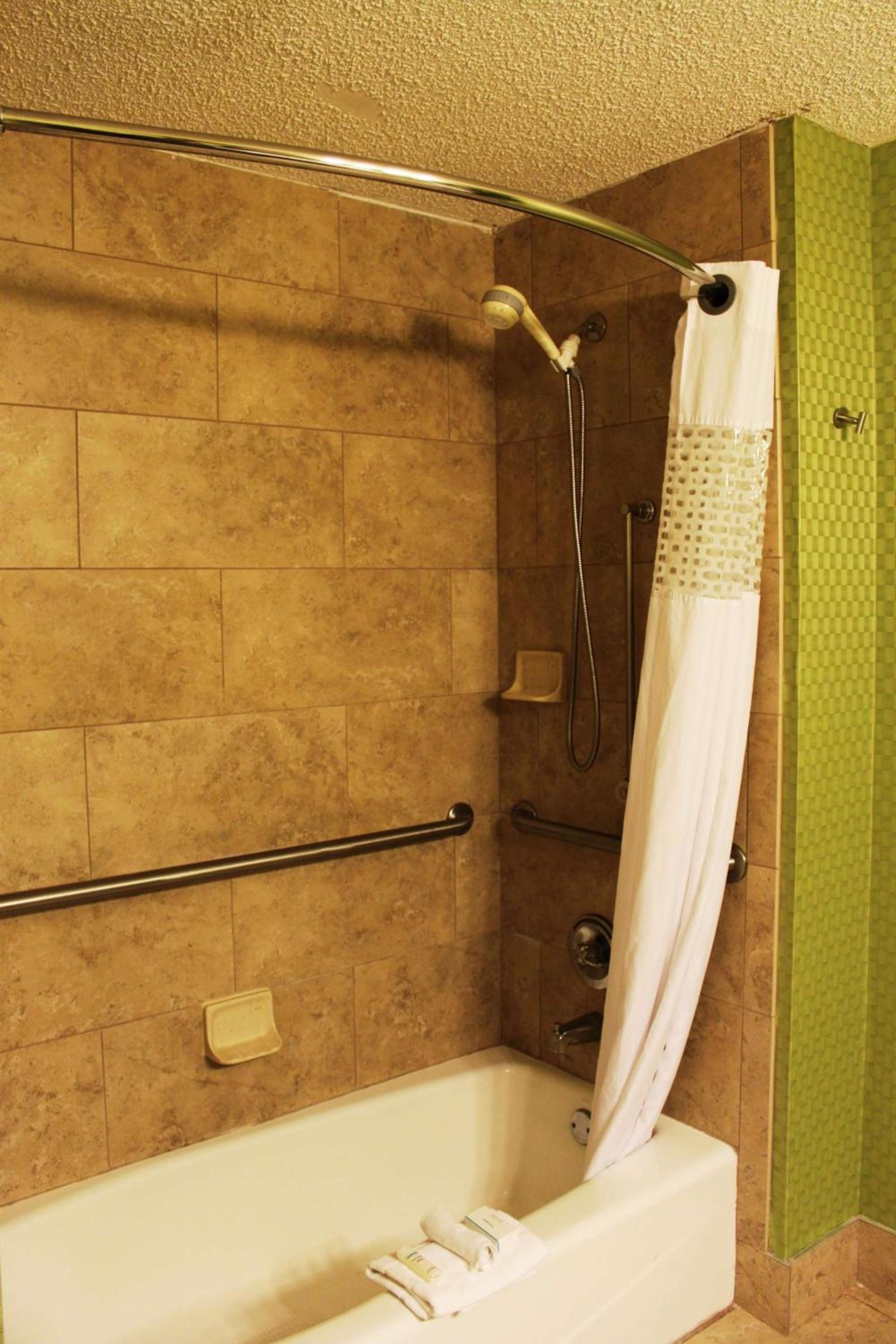 Hampton Inn Perry photo 17