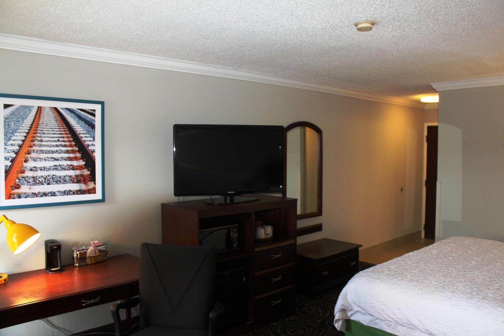 Hampton Inn Perry photo 25