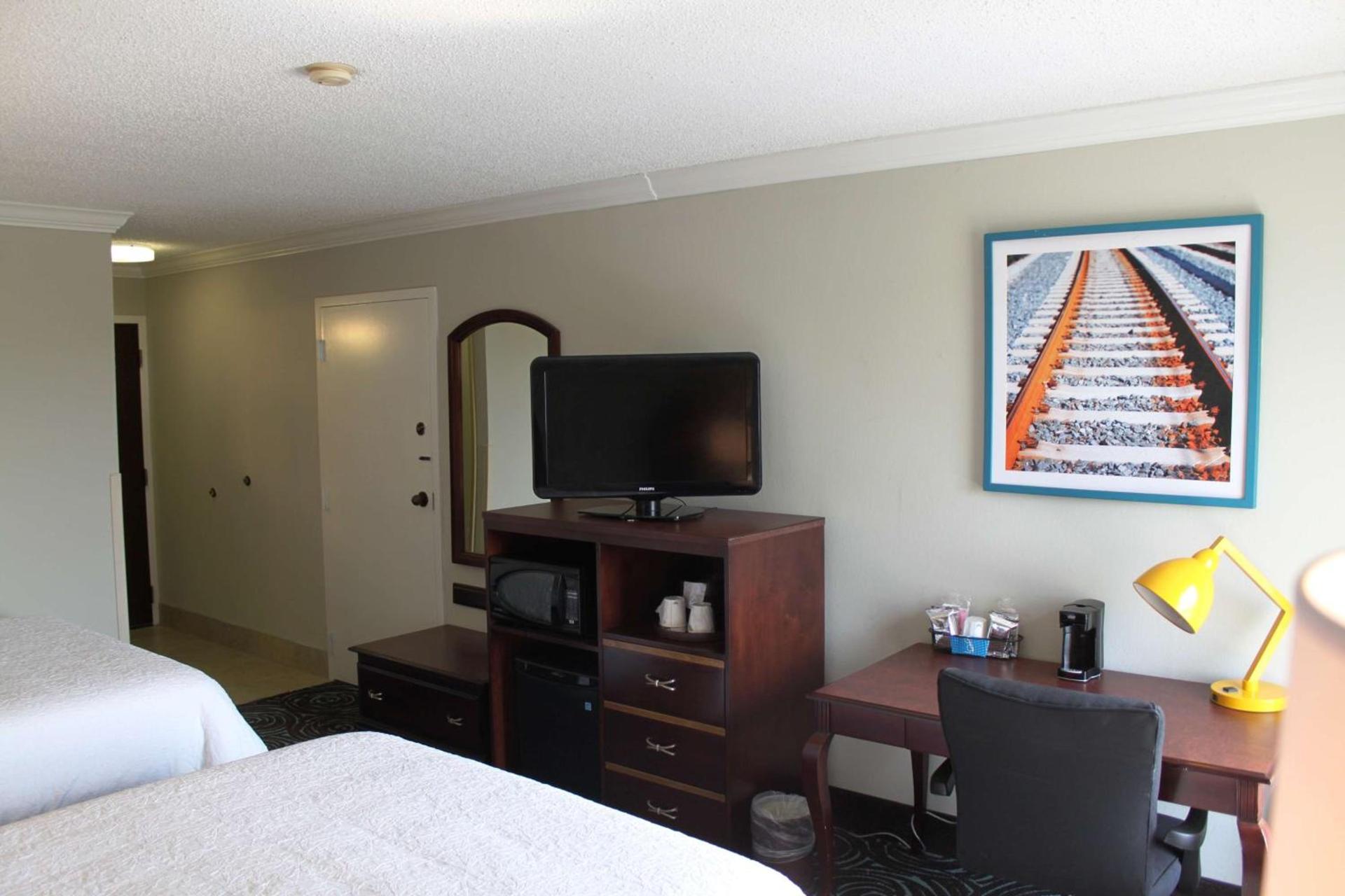 Hampton Inn Perry photo 34