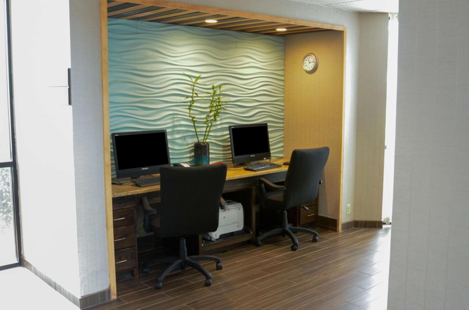 Hampton Inn Perry photo 36