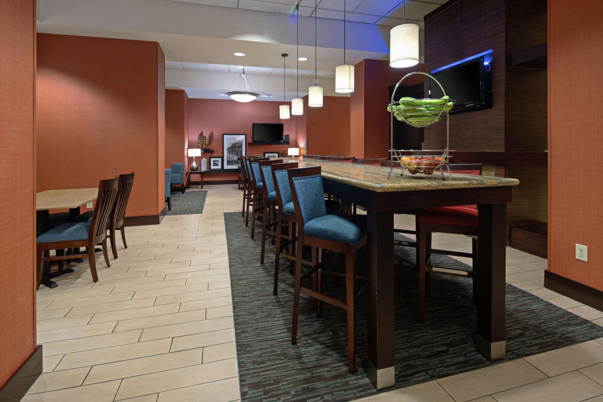 Hampton Inn & Suites Bremerton photo 7