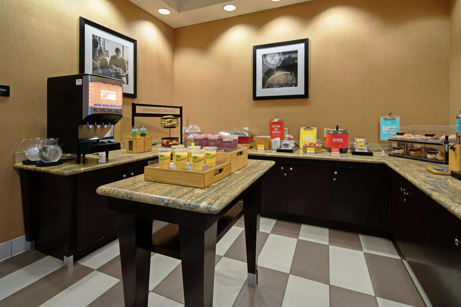 Hampton Inn & Suites Bremerton photo 10