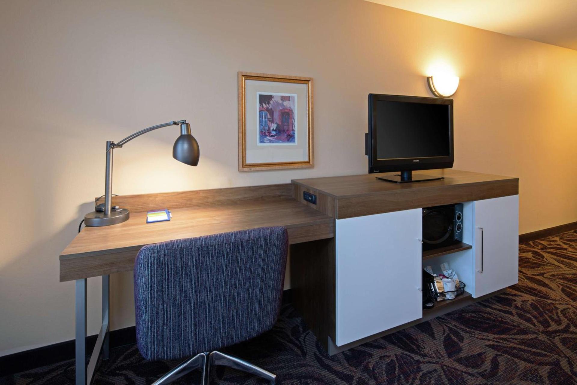 Hampton Inn & Suites Bremerton photo 15