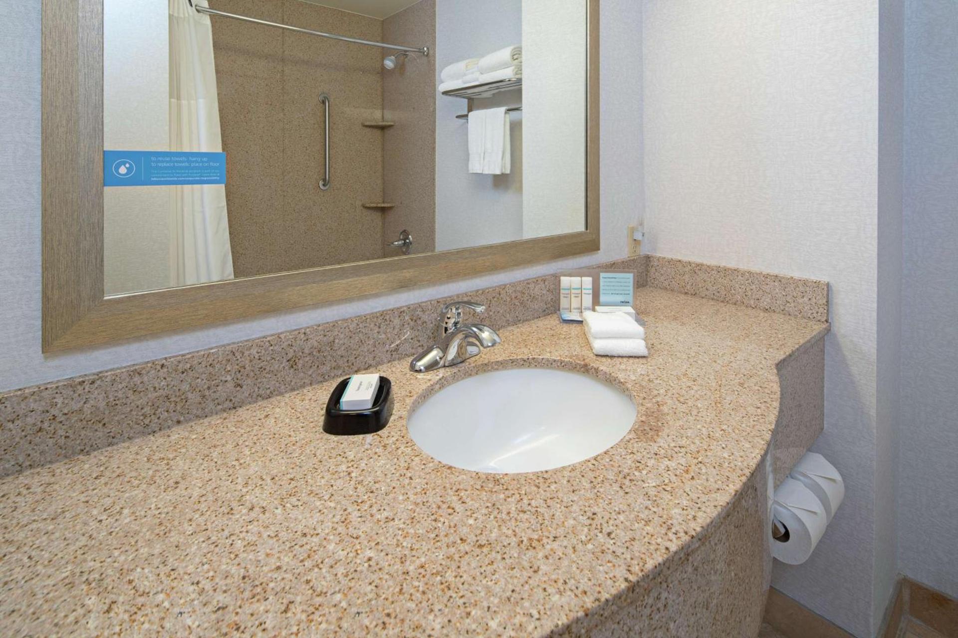 Hampton Inn & Suites Bremerton photo 28