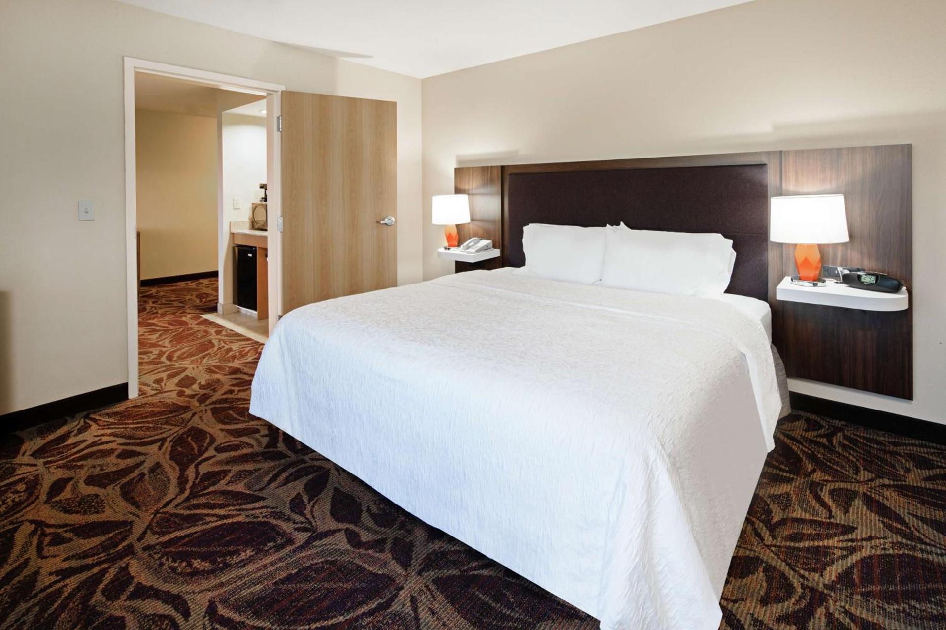 Hampton Inn & Suites Bremerton photo 32
