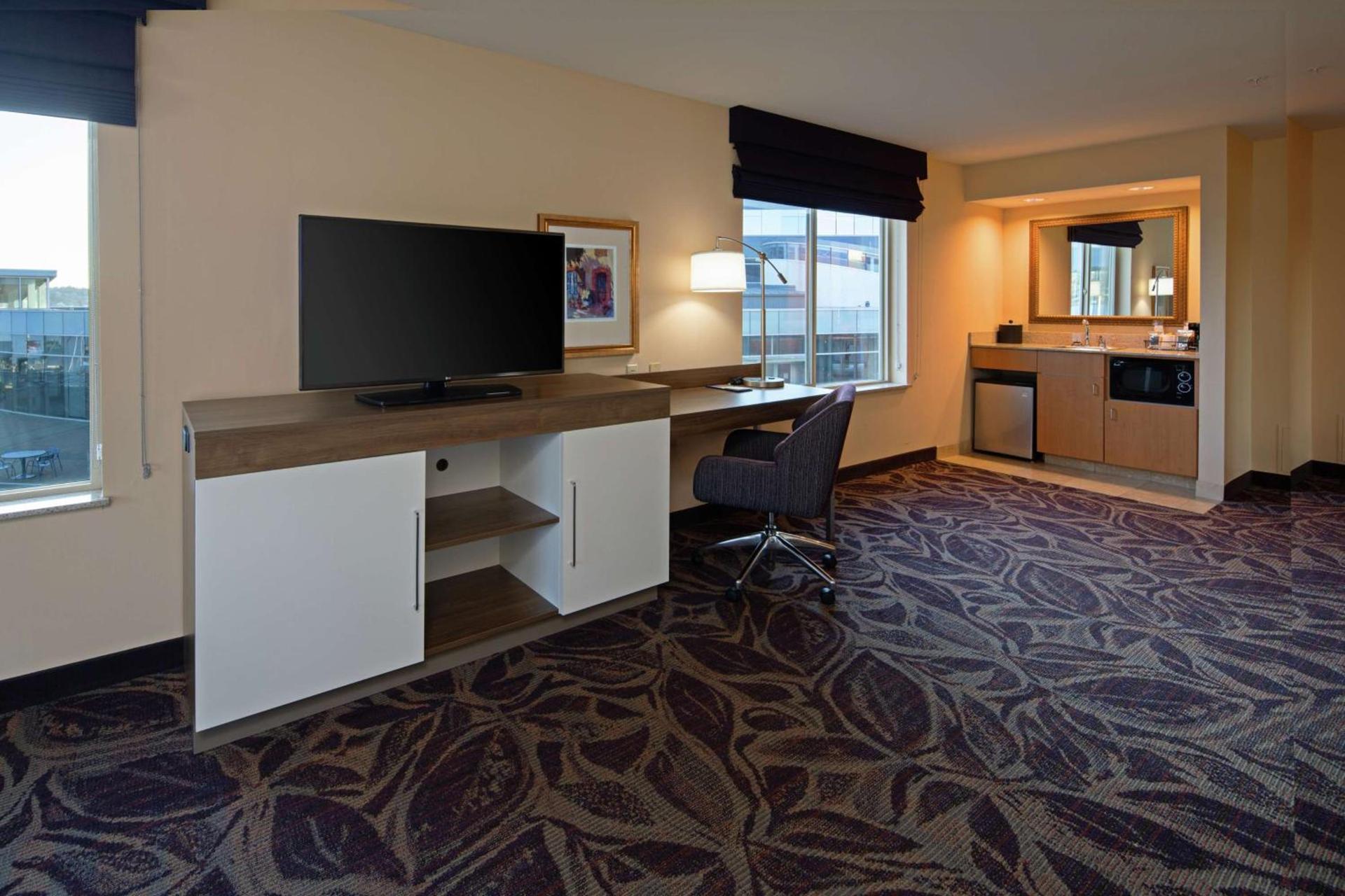 Hampton Inn & Suites Bremerton photo 35