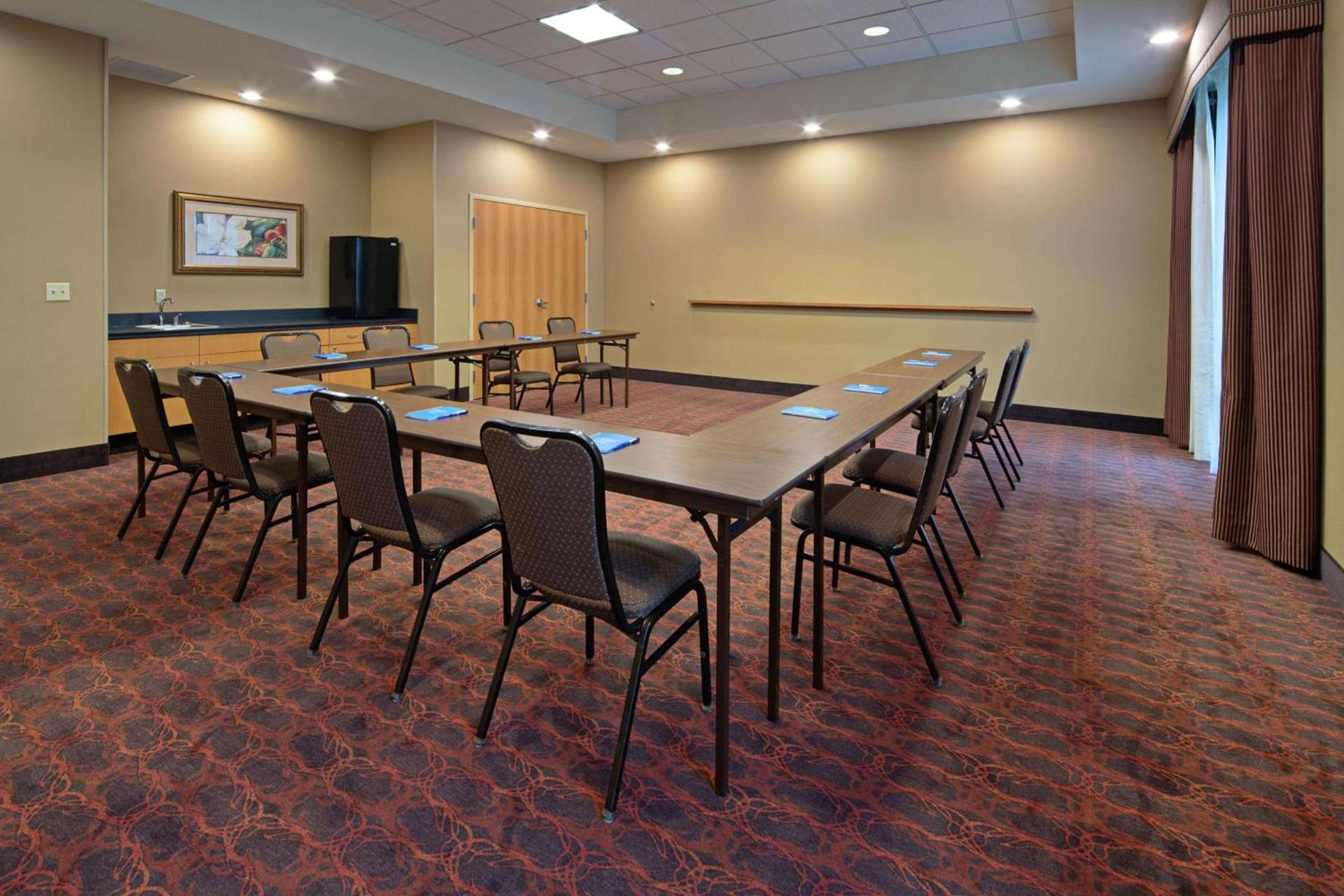 Hampton Inn & Suites Bremerton photo 39