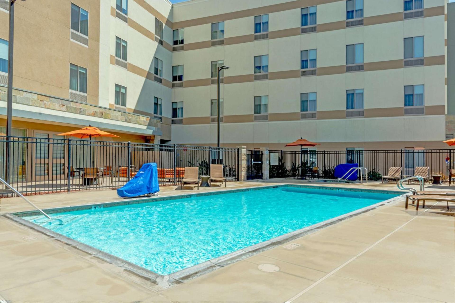 Hampton Inn & Suites Riverside/Corona East photo 7
