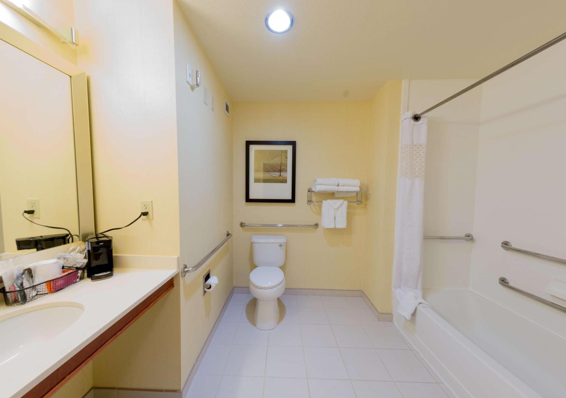 Hampton Inn & Suites Riverside/Corona East photo 20