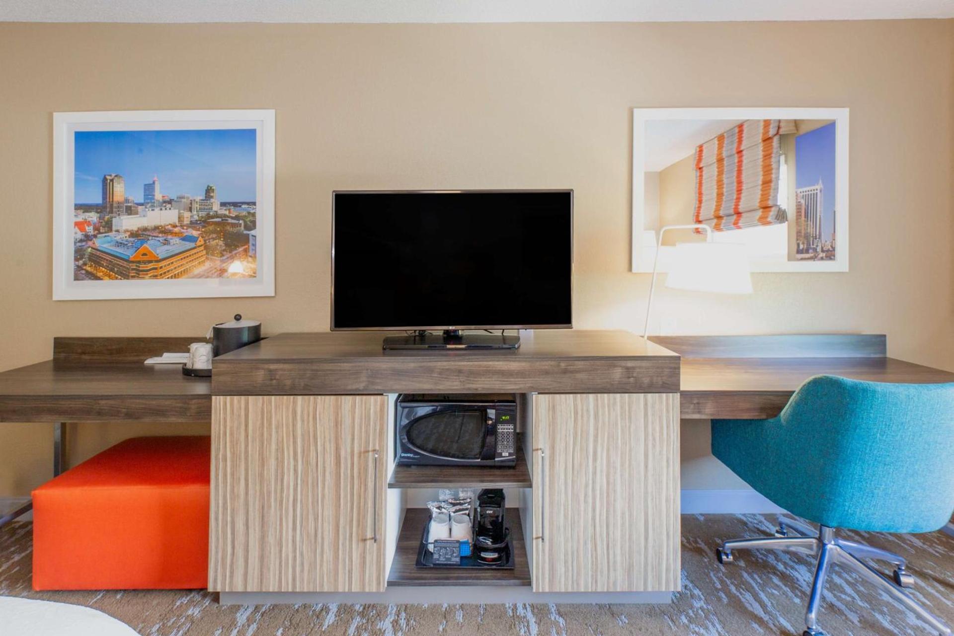 Hampton Inn & Suites Raleigh Cary Lenovo Center photo 20