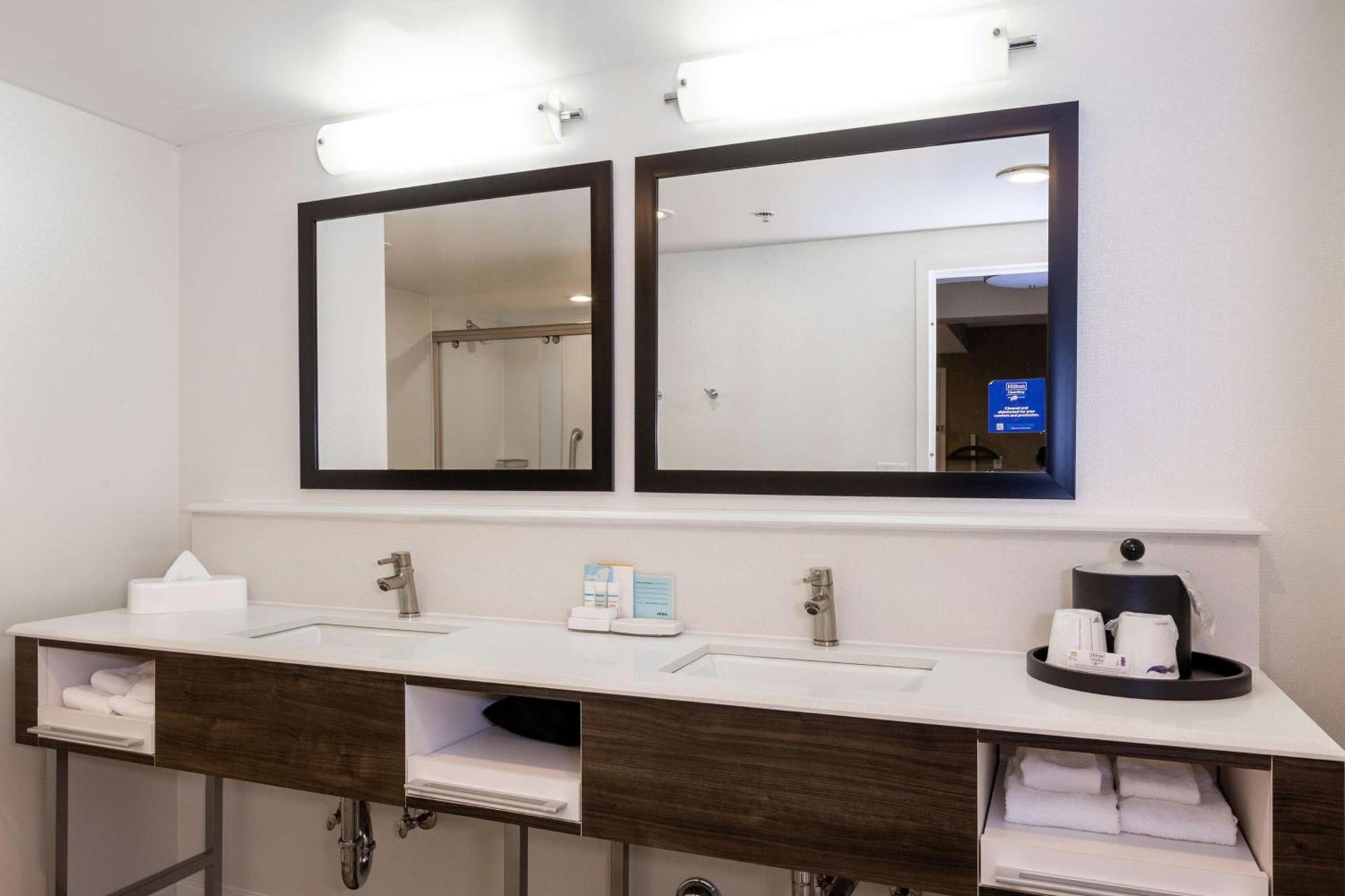 Hampton Inn & Suites Raleigh Cary Lenovo Center photo 24
