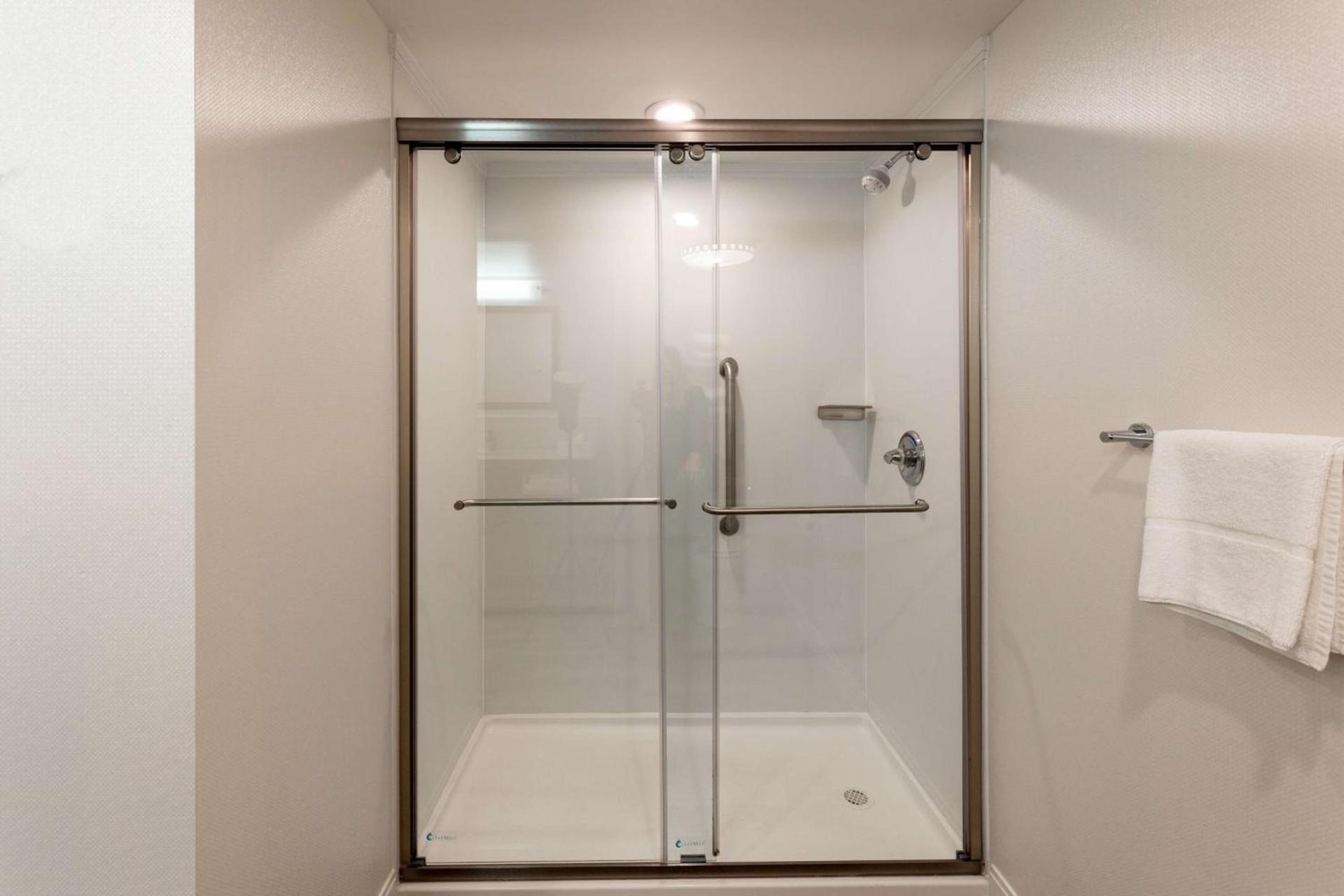 Hampton Inn & Suites Raleigh Cary Lenovo Center photo 25