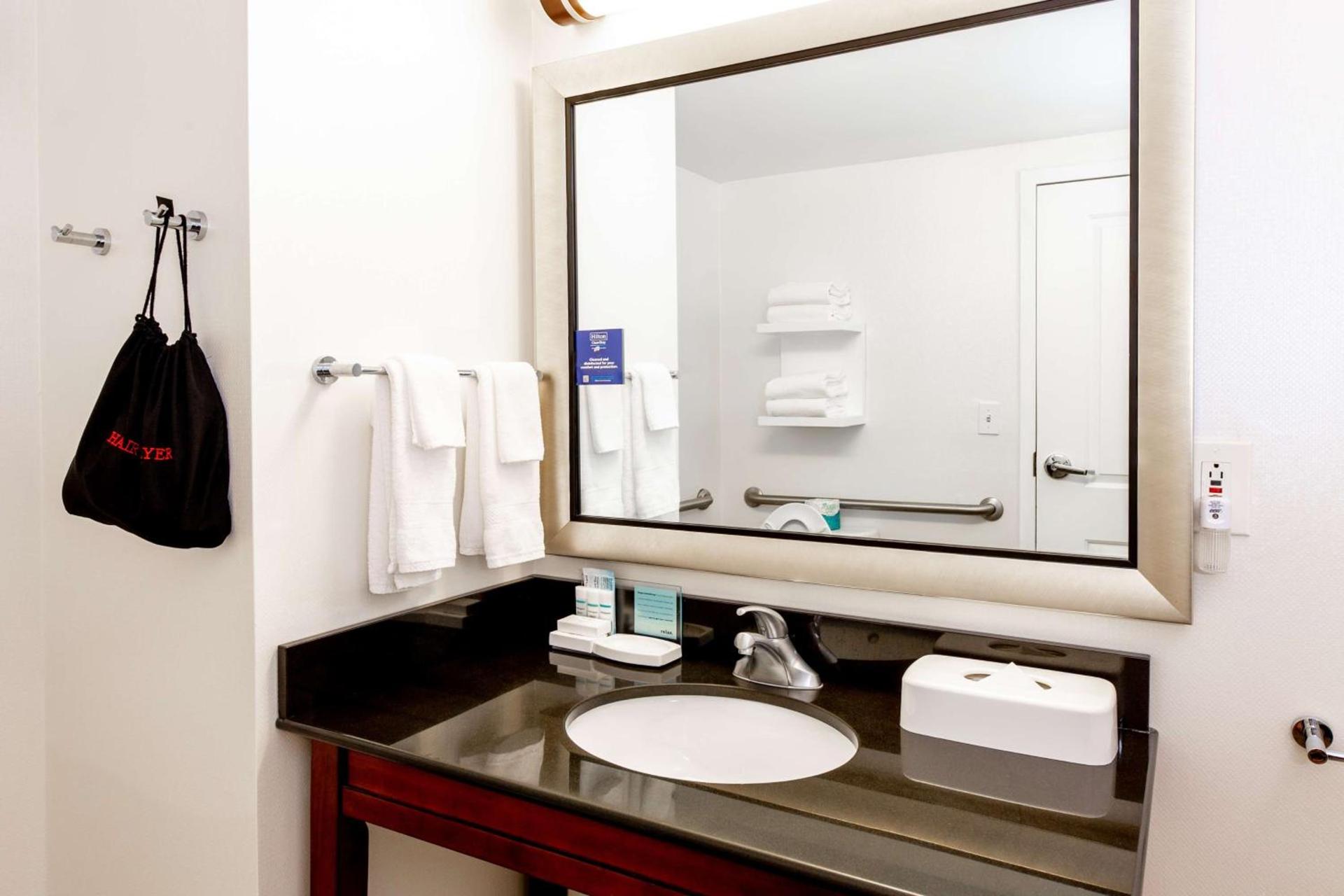 Hampton Inn & Suites Raleigh Cary Lenovo Center photo 29
