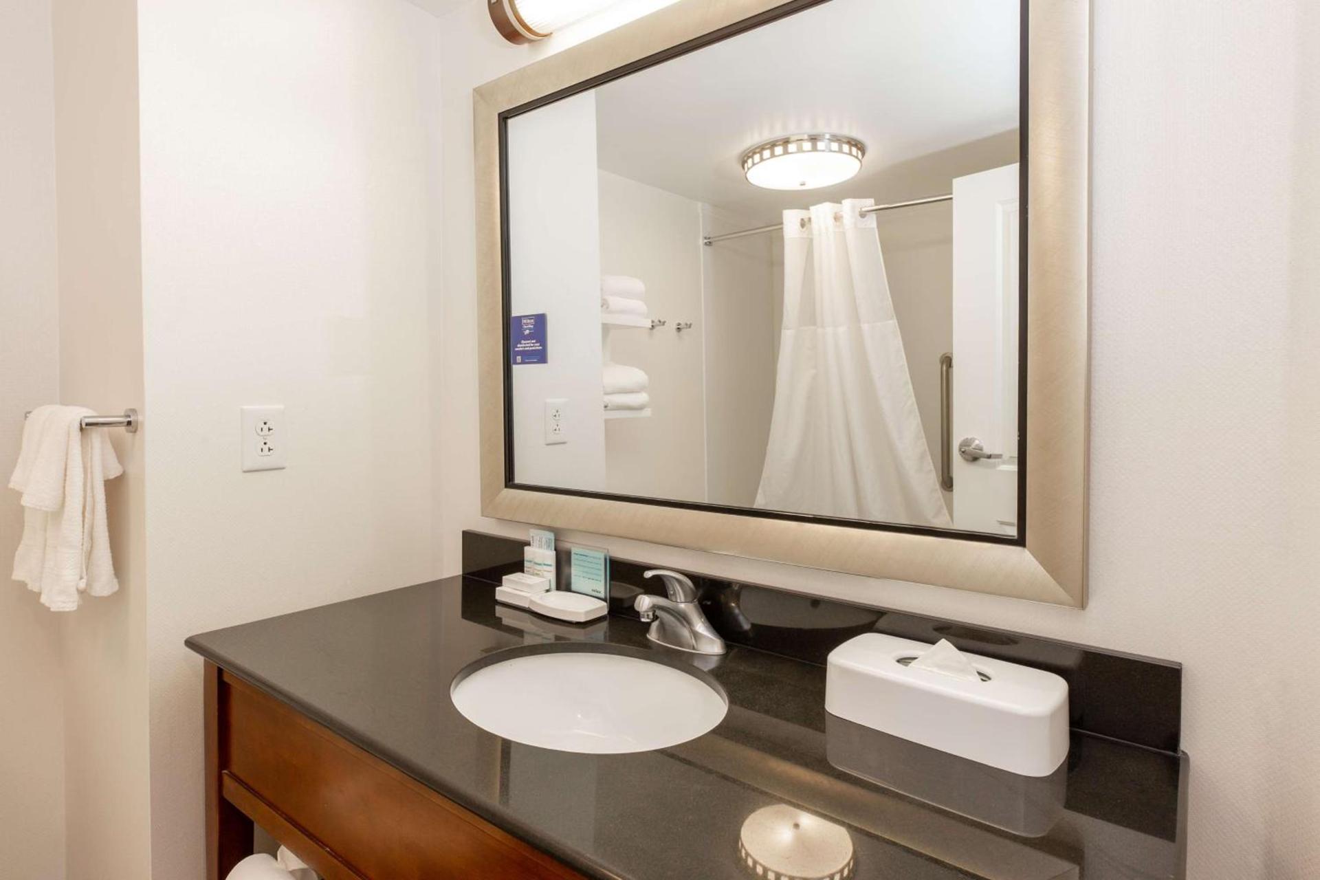 Hampton Inn & Suites Raleigh Cary Lenovo Center photo 37