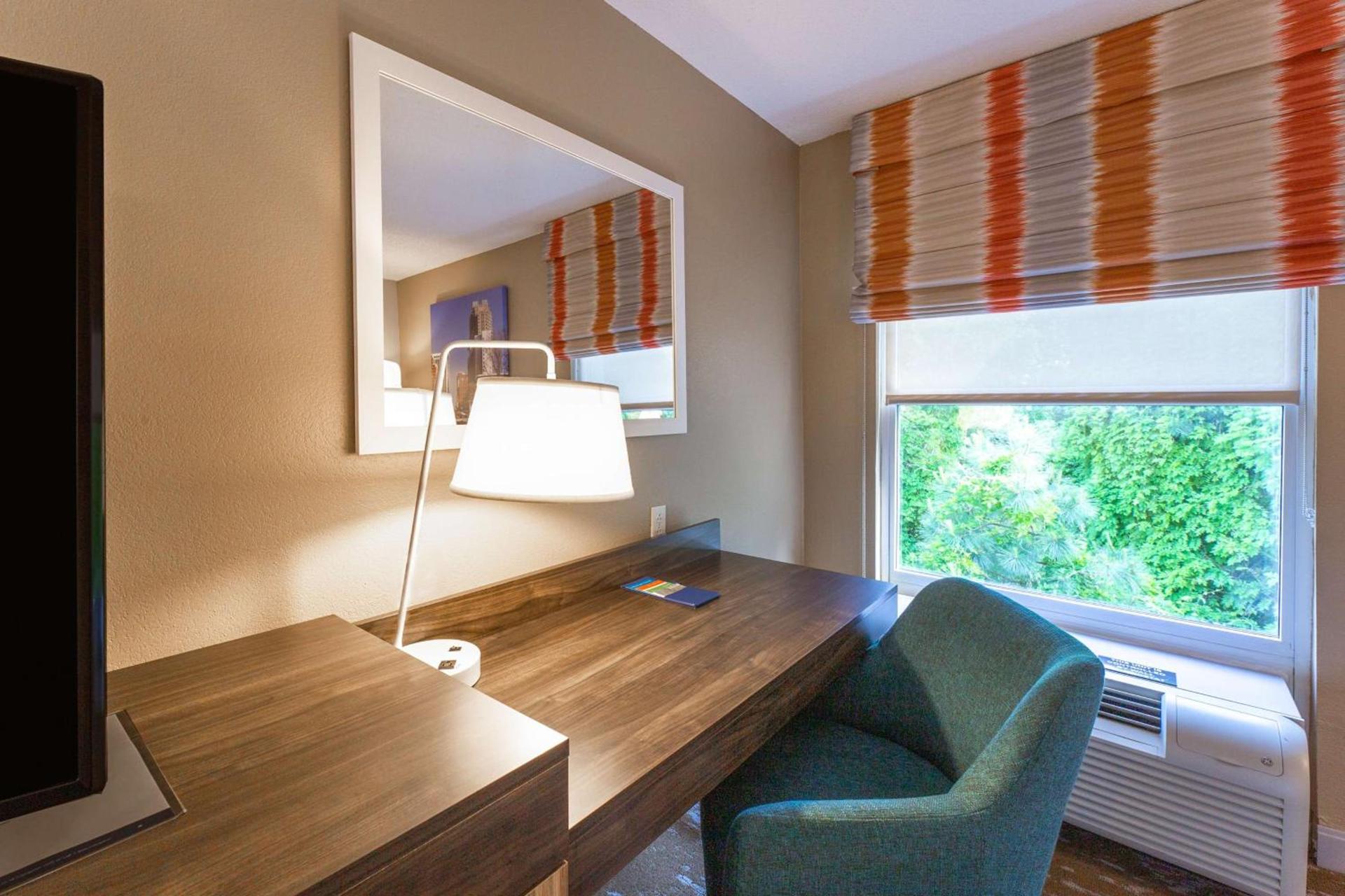 Hampton Inn & Suites Raleigh Cary Lenovo Center photo 39