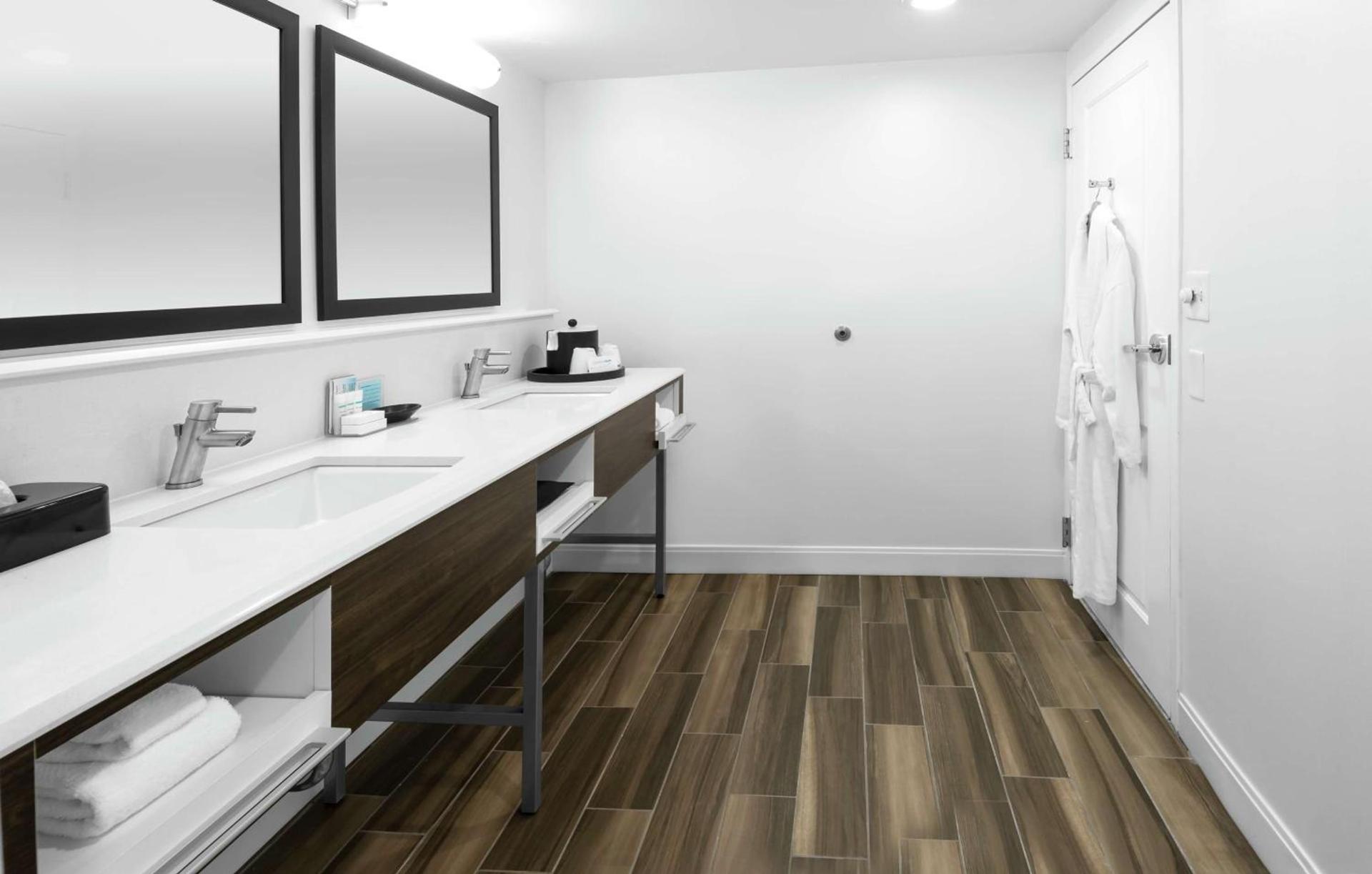 Hampton Inn & Suites Raleigh Cary Lenovo Center photo 46