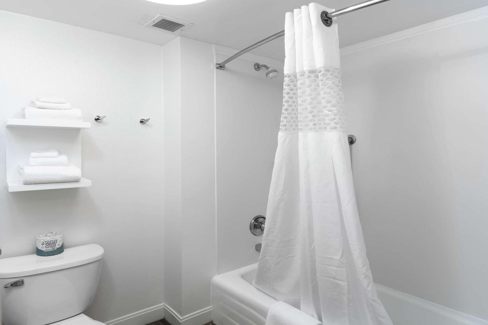 Hampton Inn & Suites Raleigh Cary Lenovo Center photo 47