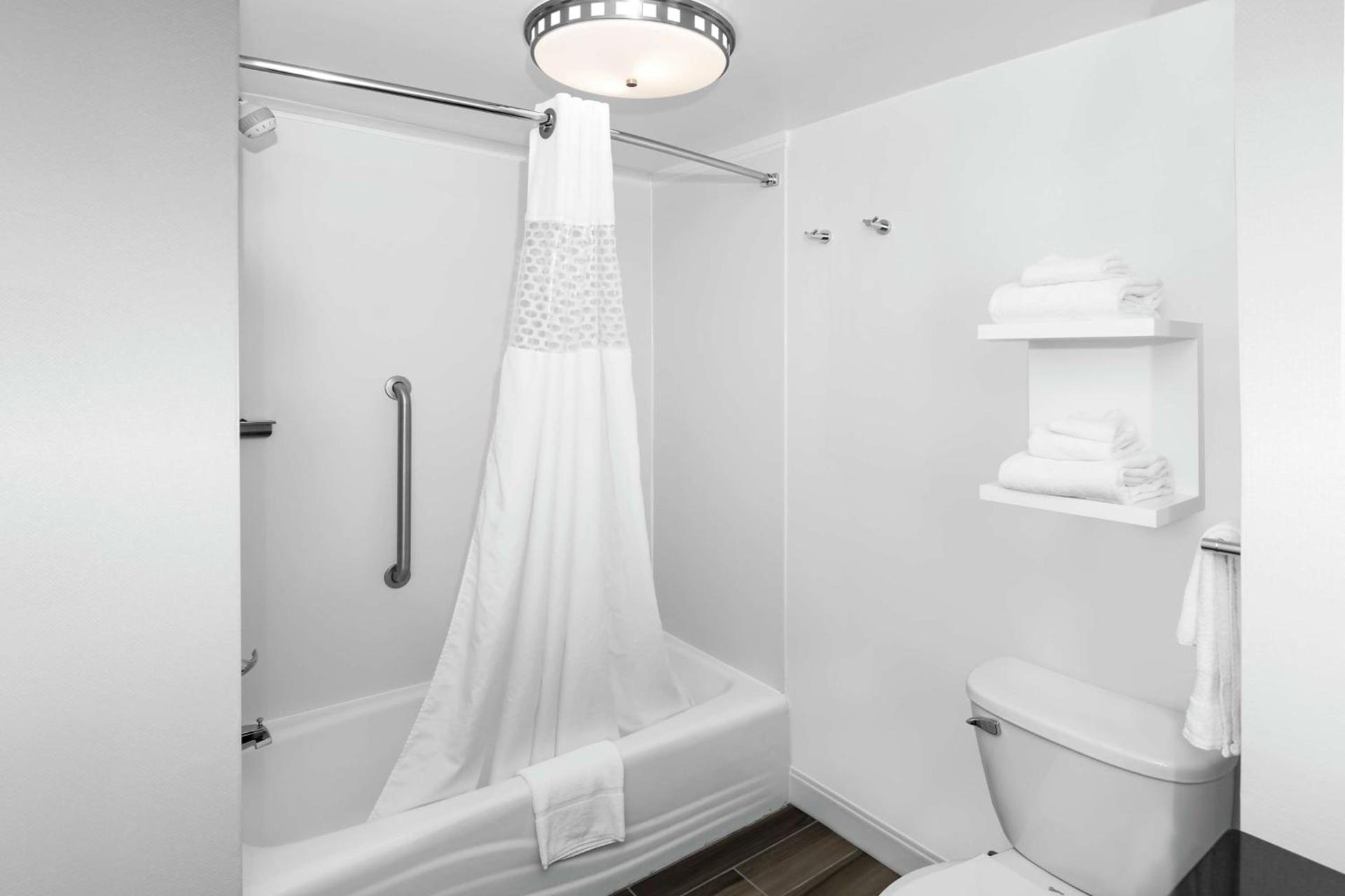Hampton Inn & Suites Raleigh Cary Lenovo Center photo 48