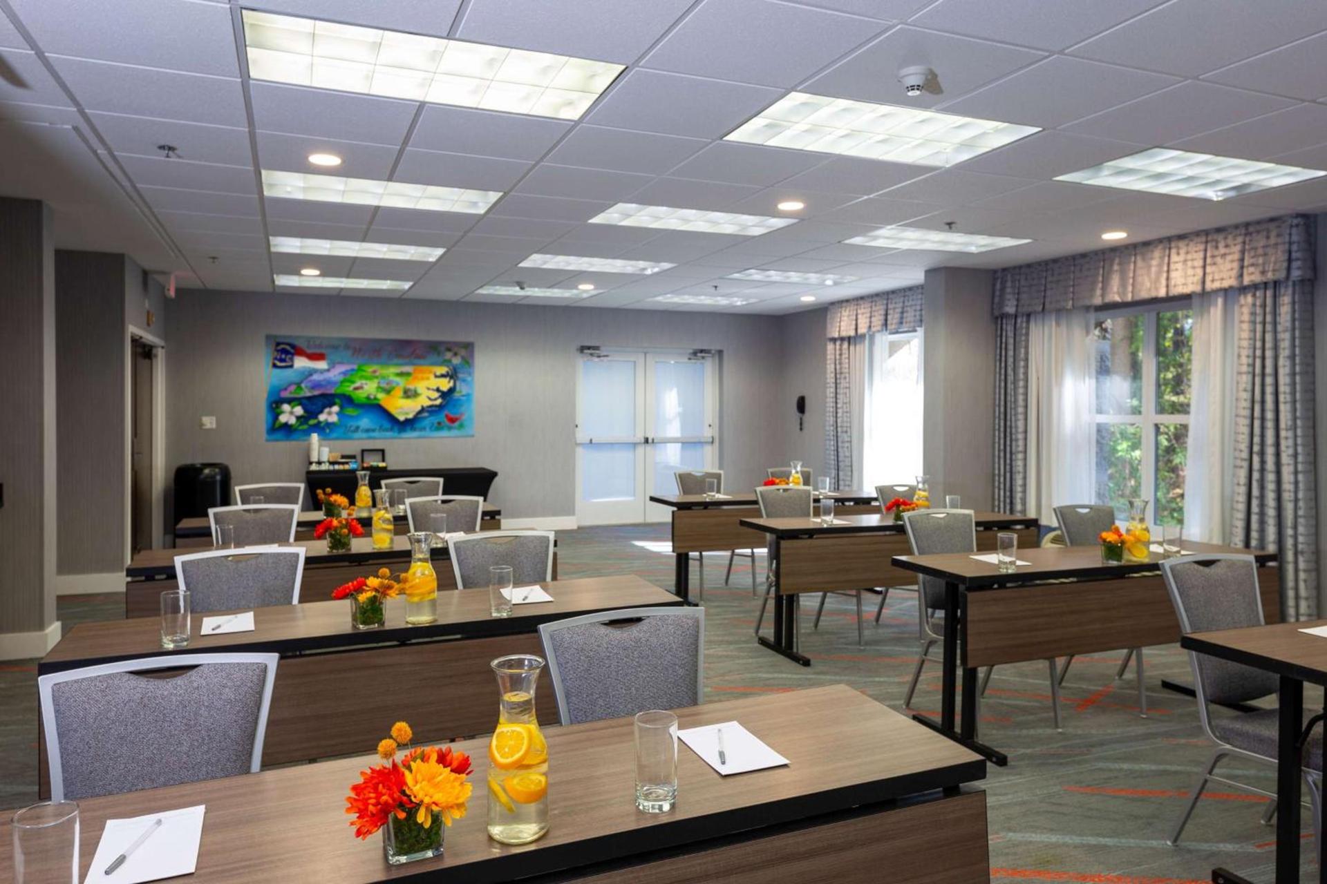 Hampton Inn & Suites Raleigh Cary Lenovo Center photo 55