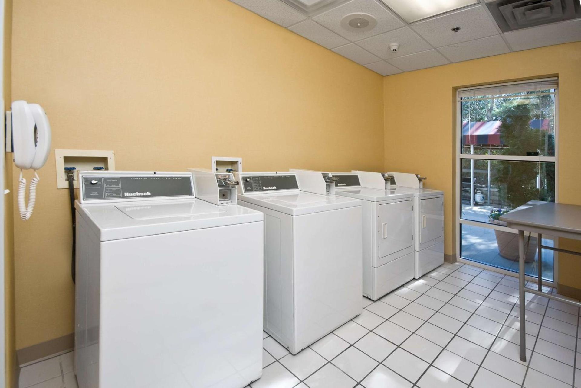 Hampton Inn & Suites Raleigh Cary Lenovo Center photo 59