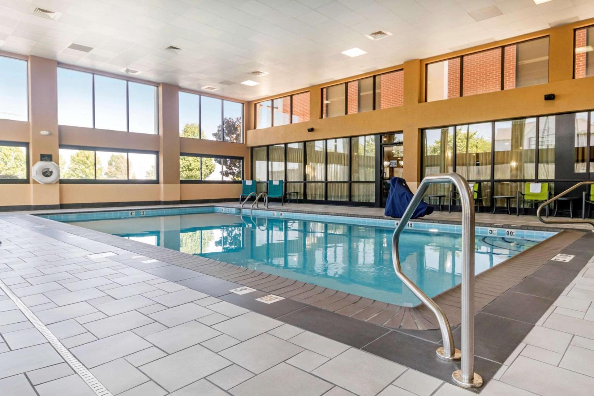 Hampton Inn Richmond KY photo 9