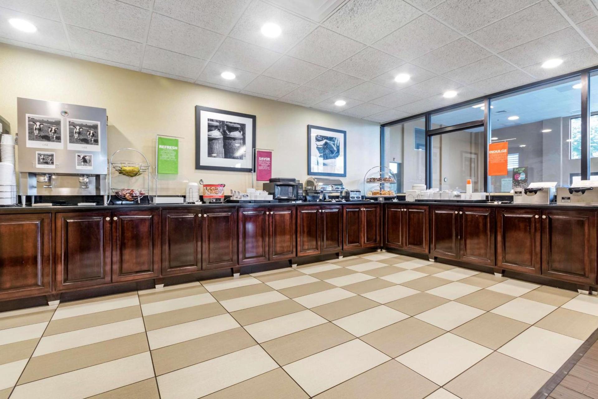 Hampton Inn Richmond KY photo 12
