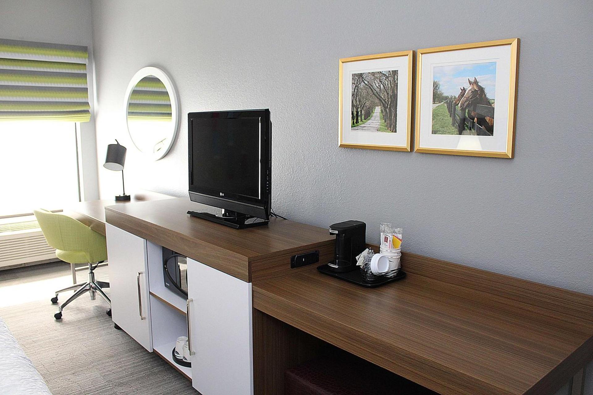 Hampton Inn Richmond KY photo 18