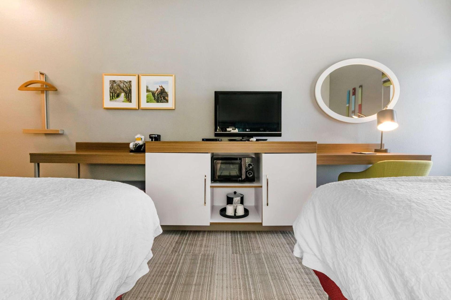 Hampton Inn Richmond KY photo 25